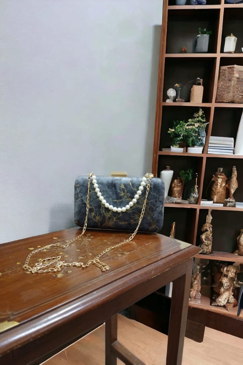 Fashion-Forward Handbags for Girls – Crafted for Your Unique Style!